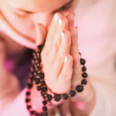 Om znaczenie symbolu: odkryj jego głęboką moc i duchowe znaczenie