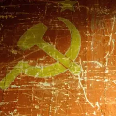 Co oznaczają symbole na fladze ZSRR? Odkryj ich ukryte znaczenie