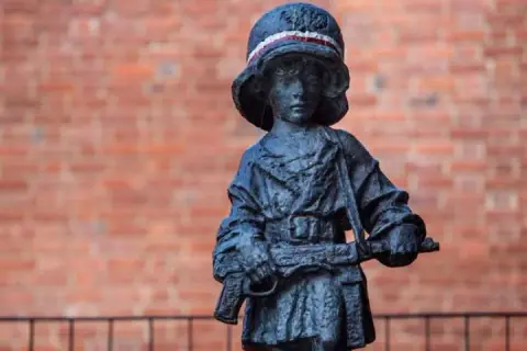 Mały powstaniec wiersz – historia dzieci walczących o wolność