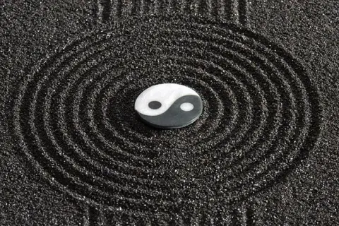 Co oznacza symbol yin yang? Zrozumienie równowagi i dualizmu