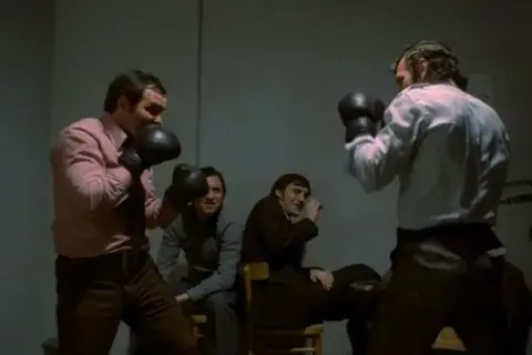 Najlepsze cytaty z filmu przepraszam czy tu biją i ich znaczenie