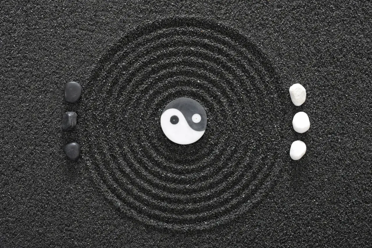 Zdjęcie Co oznacza symbol yin yang? Zrozumienie równowagi i dualizmu