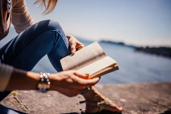 Czym jest literatura popularnonaukowa i dlaczego jest ważna?